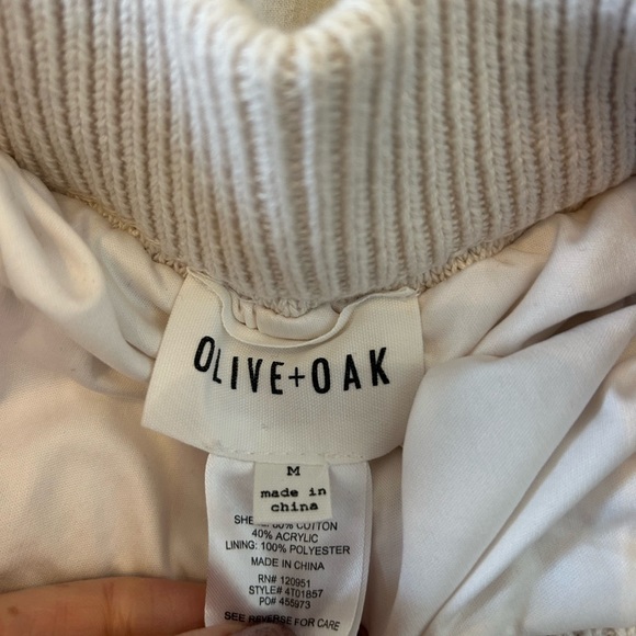 Elegant Cream and Black Knit Set - Picture 6 of 8